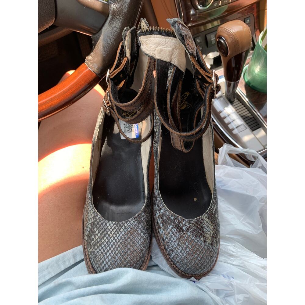 Women’s Freebird Randi Shoes Grey Snakeskin Size 8 EUC! - Picture 3 of 8